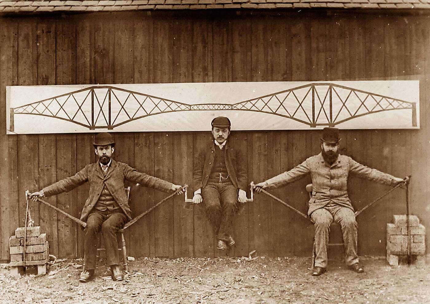 Construction of the Forth Railway Bridge – demonstrating the cantilever principle, 1890.