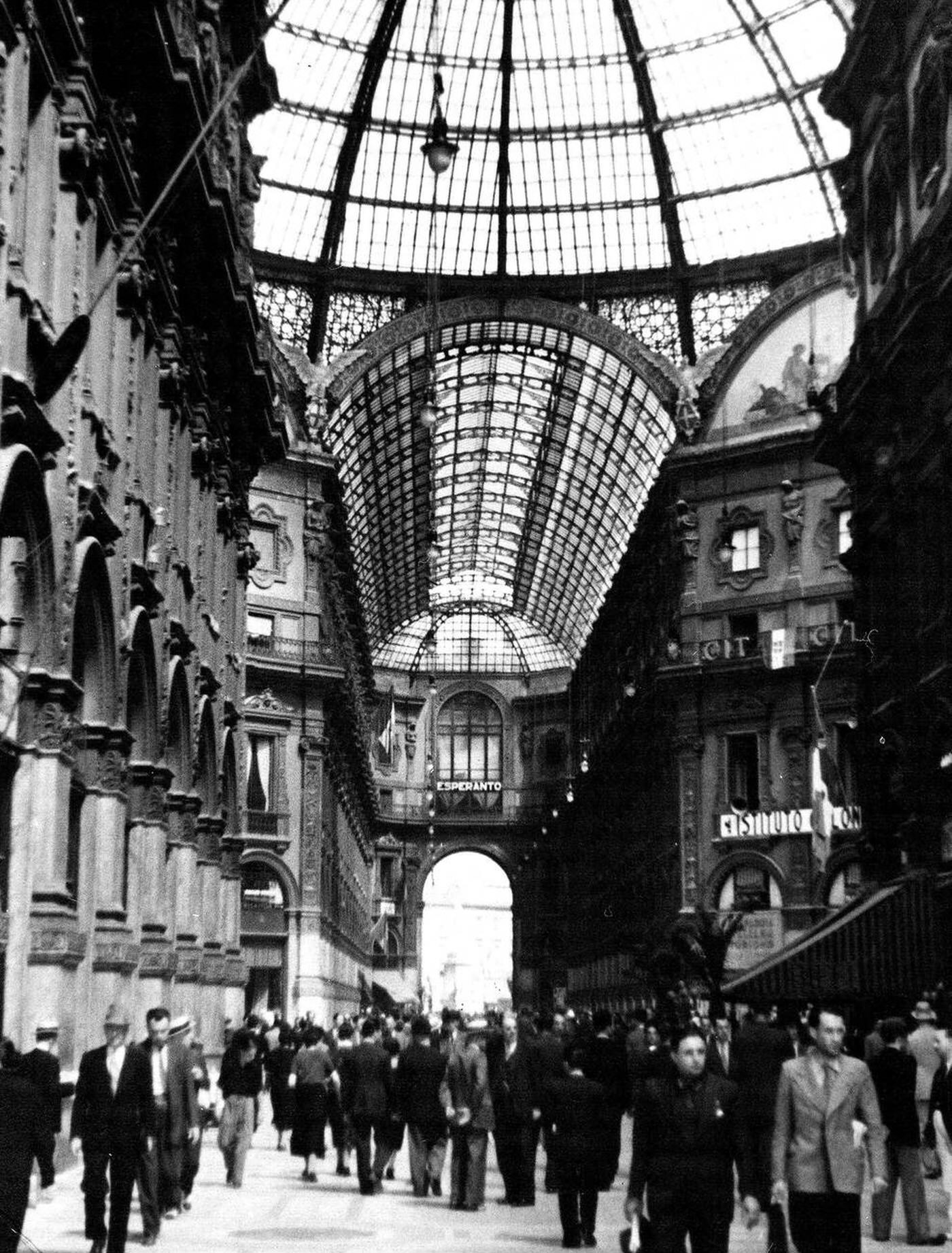 #107 Busy sidewalk scene in Milan Italy, 1930s.