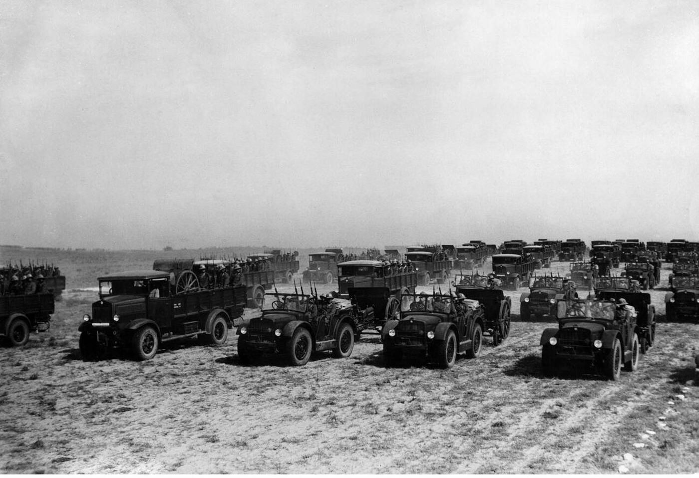 Motorised Italian artillery during a parade in Libya, on occasion of a visit of Field Marshal Hermann Goering, 1939.