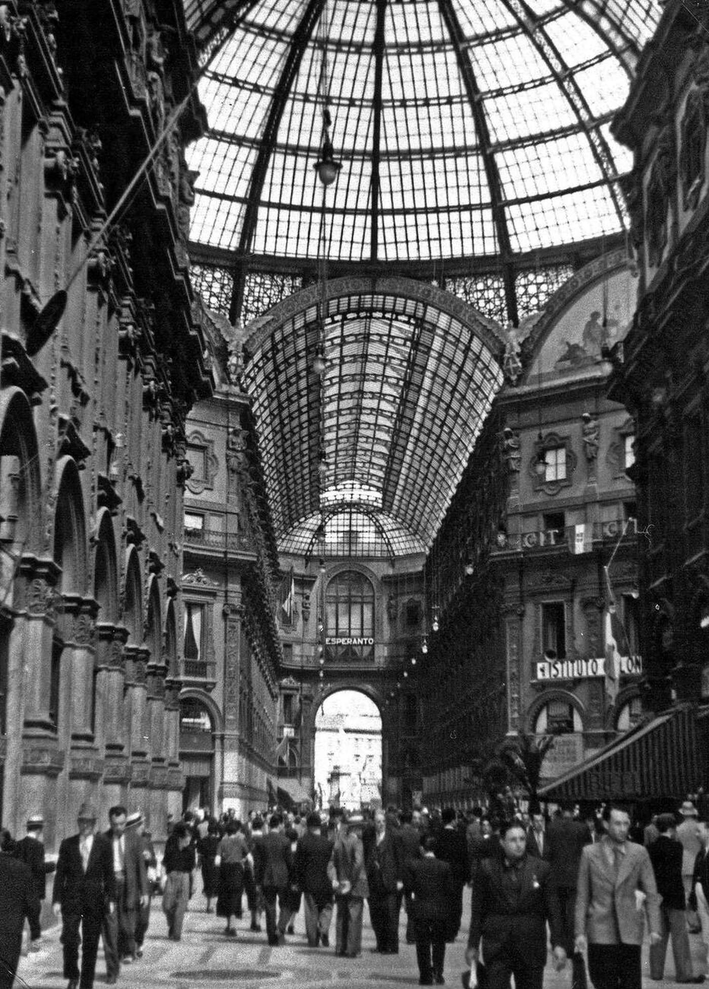 #30 Busy sidewalk scene in Milan Italy, 1930s.