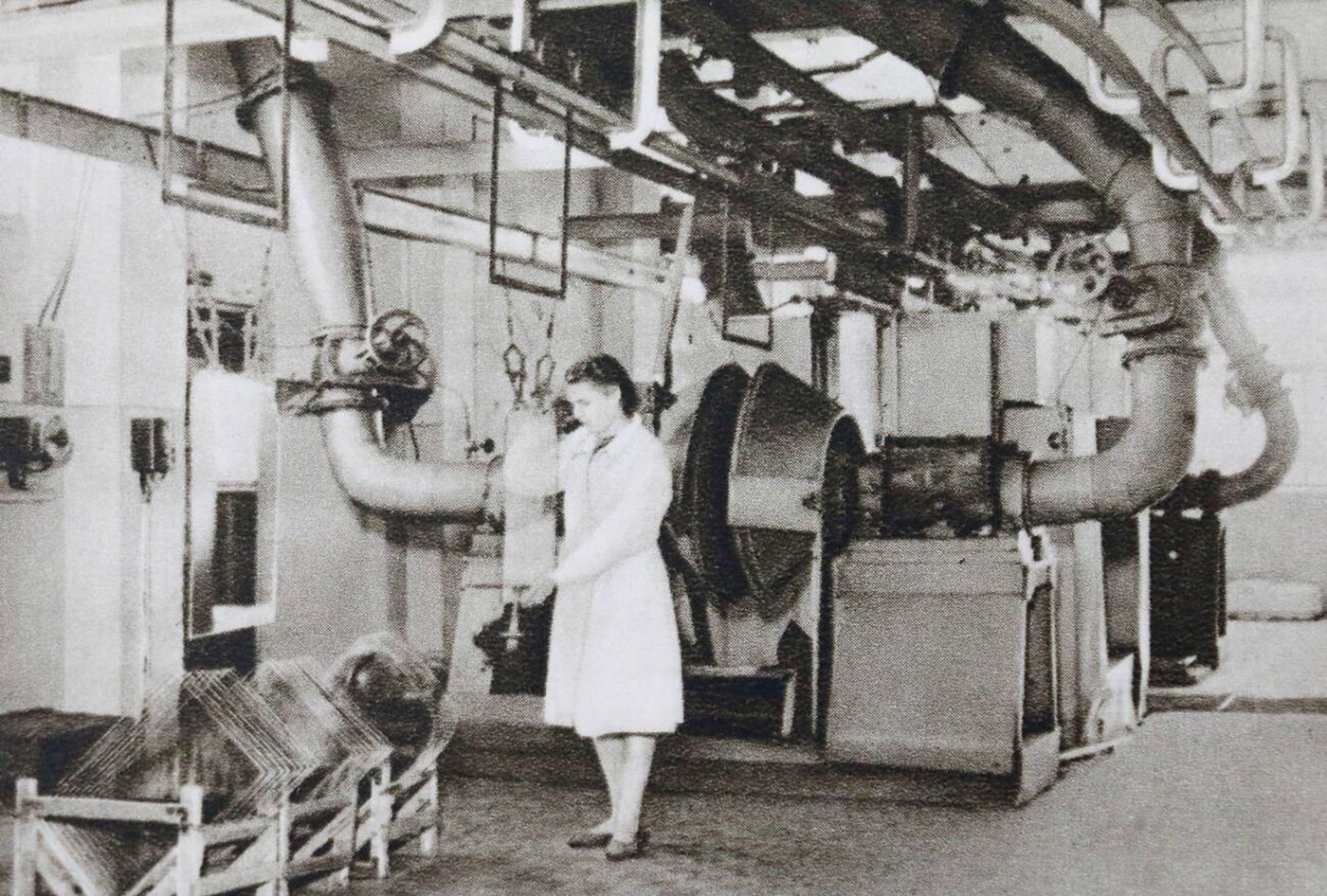 Workshop for the production of automotive glass Stalinite of the Gorky Glass Factory, 1950s.