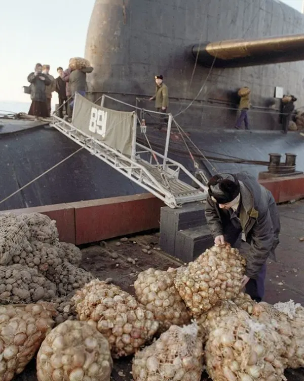 Loading food in a nuclear submarine, Gadzhievo, Murmansk region, 1996.