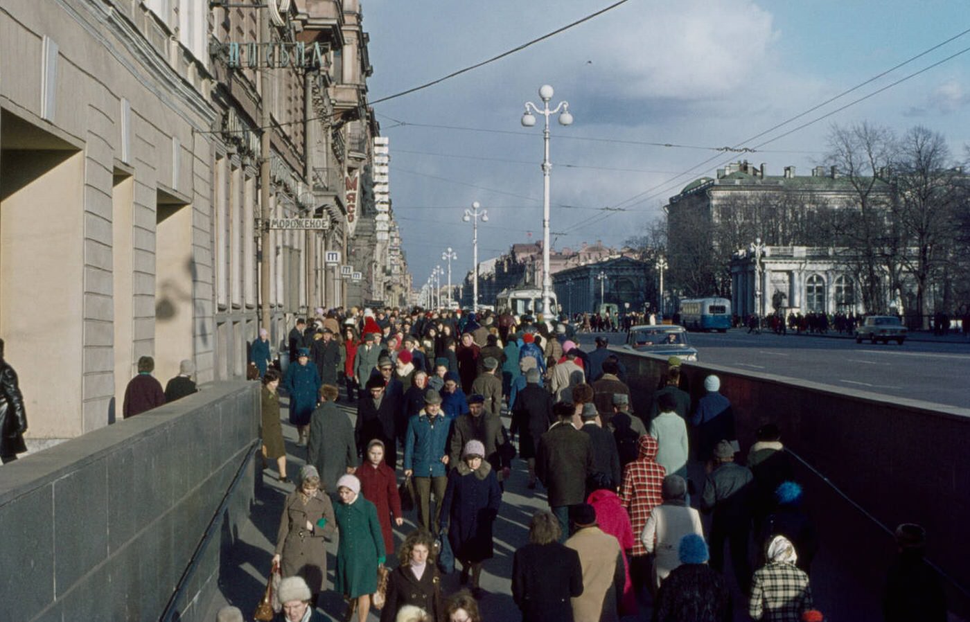 Crowded Street Scene, Nevsky Prospect, Leningrad (St. Petersburg), 1958.