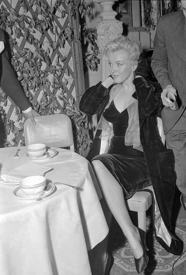 Behind the Glamour: Marilyn Monroe and Laurence Olivier at a 1956 Press Conference Celebrities