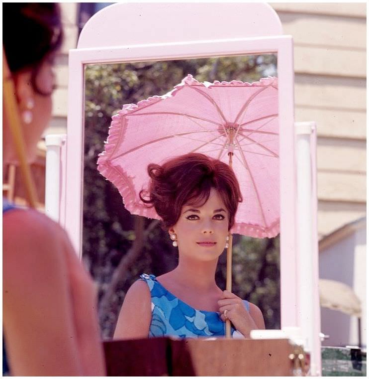 Natalie Wood on the set of the movie”The Great Race”, directed by Blake Edwards, 1965.