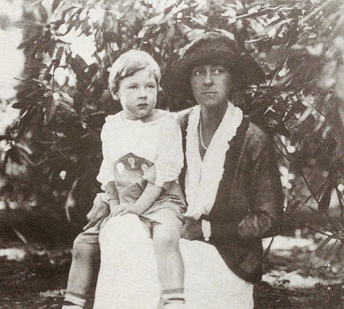 #18 Edith Borden and her son, William, in Rumson, 1918.