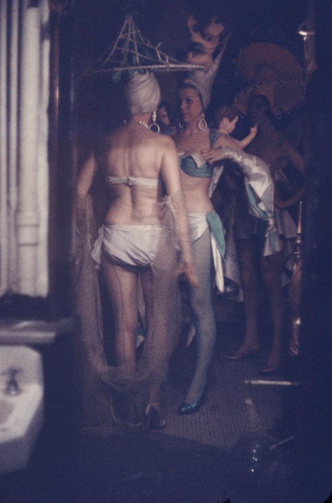 Inside the Glitter and Grit: What Life Was Really Like for Showgirls in 1958 New York Nightclubs Fas