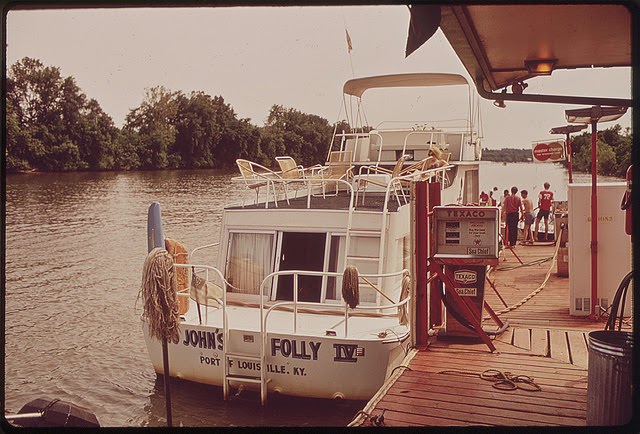 #29 Yacht Is Refueled At Station On Ohio River, June 1972