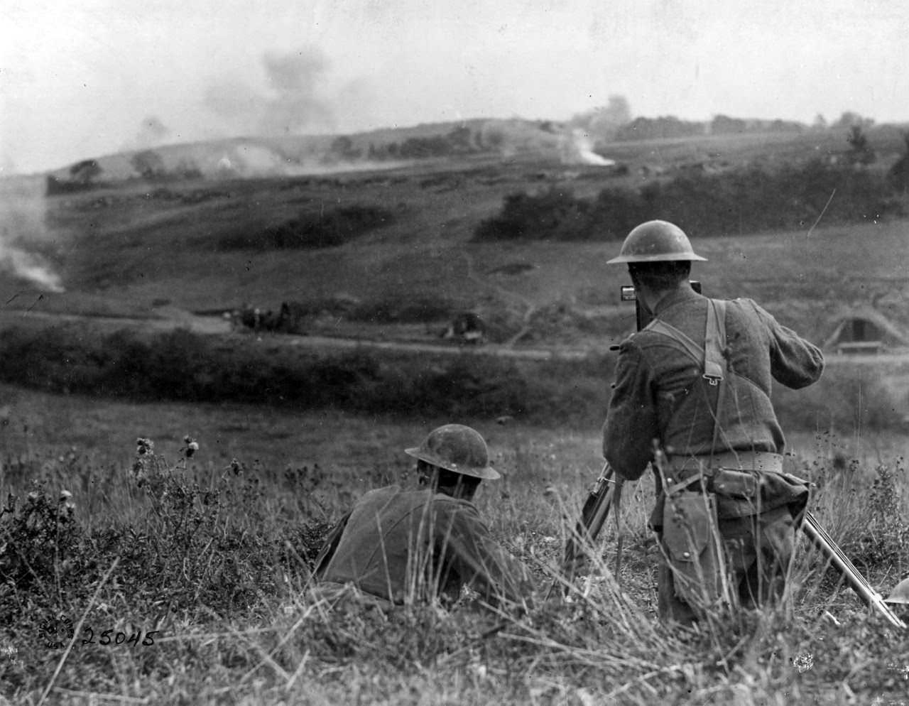 The American Army advance northwest of Verdun; Lieut McDonald films 6th, 1st ID artillery duel in Argonne, Exermont, Ardennes, 1918.