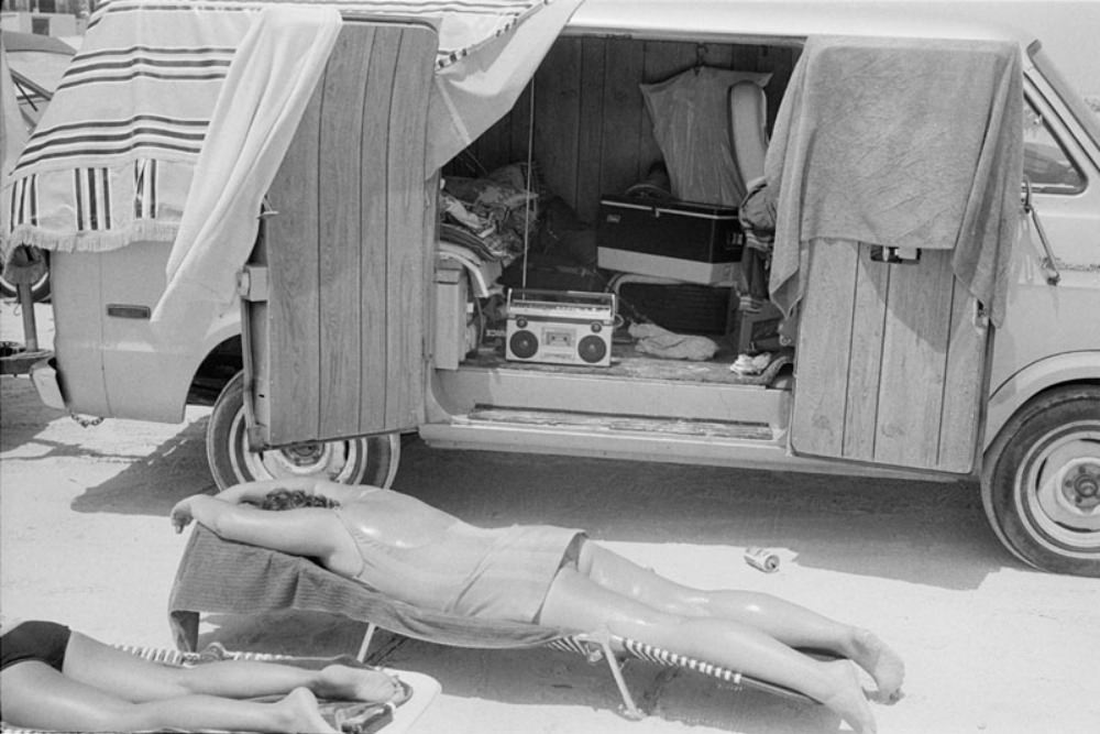 Inside the Wild, Unfiltered Spring Breaks of Daytona Beach in the Early 1980s Places &; People