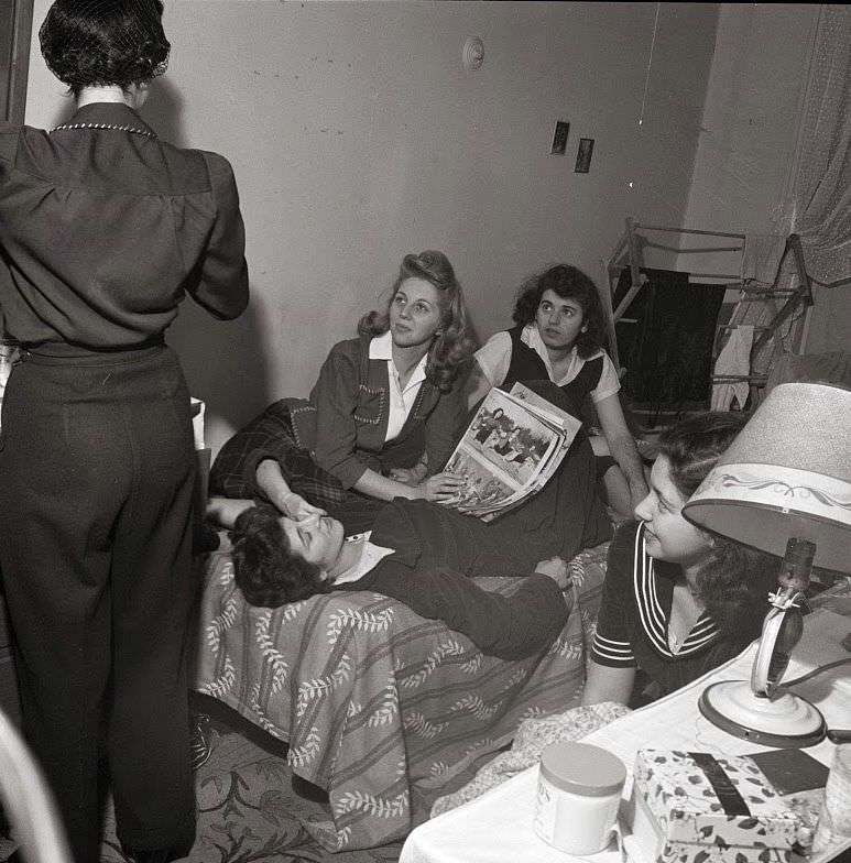 #9 An evening gathering in a boardinghouse